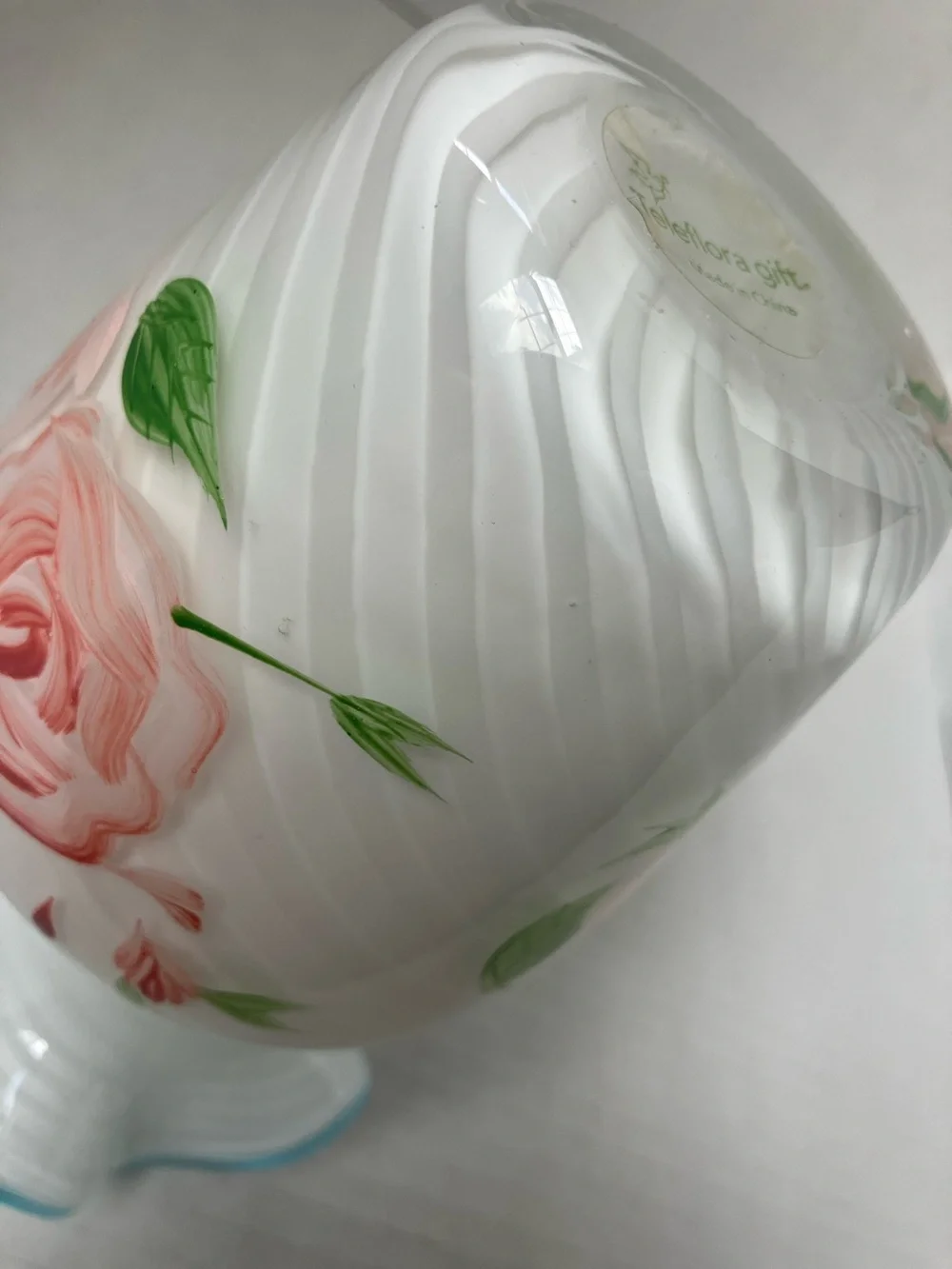 Hand-Painted White Pink Rose Floral Glass Vase with Blue Scalloped Rim‎ 6” Vtg